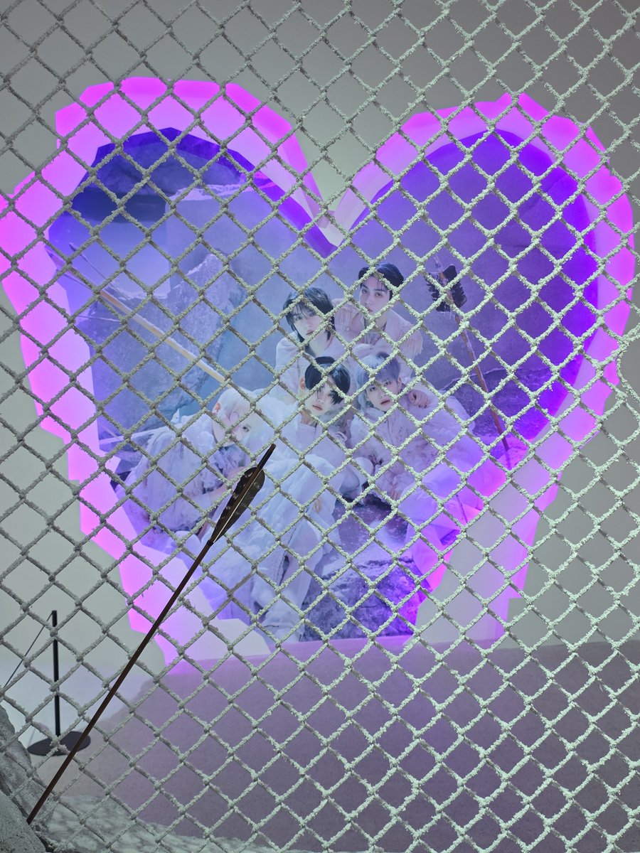 mean3913's tweet photo. 260815 투바투
전시 LAYERS OF US https://t.co/5OBKAsfX2L