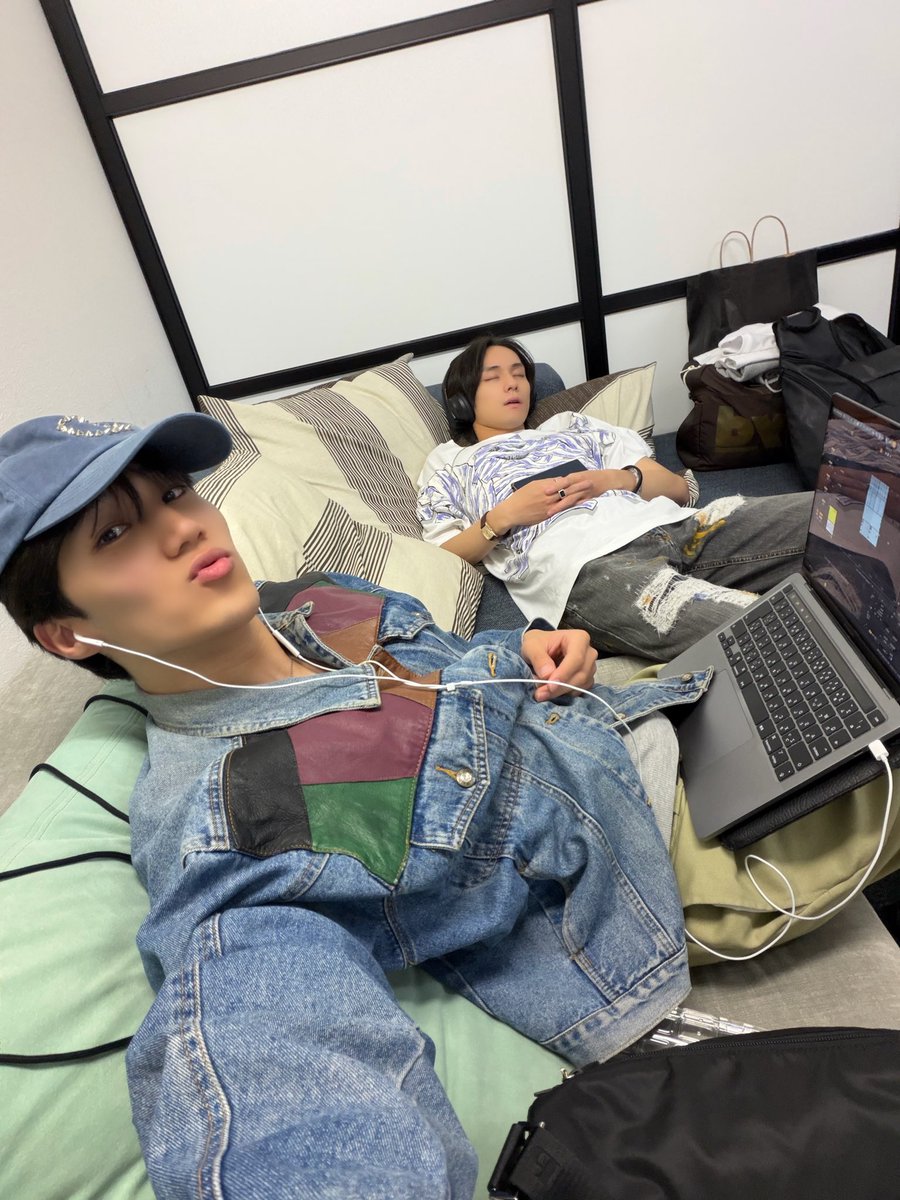 wildblue_ykme's tweet photo. [NAOYA]

おやすみなさい〜
コキヒナも今日はお疲れ様〜
良い夢見ろよ💫

#WILDBLUE #鈴川直弥 #NAOYA #山下幸輝 #COKI https://t.co/6W4MIcG0BJ