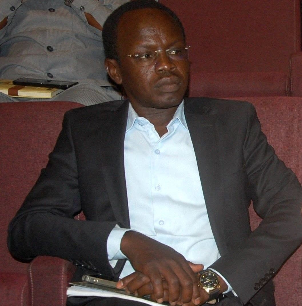 alwihdainfo's tweet photo. 🚨 MALICK MAHAMAT TIDJANI LOCALISÉ ET DÉTENU AU CAIRE : il se trouve entre les mains des autorités égyptiennes, privé de liberté, sans téléphone ni contact avec sa famille, ses proches ou sa rédaction — bien que sa nationalité tchadienne soit établie.

Une correspondance officielle égyptienne, datée du 6 août, réclame déjà un document de voyage en sa faveur. Dix jours plus tard, son retour est toujours bloqué : l'Égypte affirme attendre que l'Ambassade du Tchad délivre ce document et dépêche un représentant.

Alwihda Info met à sa disposition un billet d'avion pour le 18 août. Nous exhortons le Ministre tchadien des Affaires étrangères à intervenir sans délai. 

🚨 العثور على مالك محمد تيجاني واحتجازه في القاهرة

تم تحديد مكان زميلنا: إنه بين أيدي السلطات المصرية، محروم من حريته، دون هاتف أو تواصل طبيعي مع أسرته أو المقربين منه أو هيئة تحرير الصحيفة — رغم ثبوت جنسيته التشادية.

مراسلة رسمية مصرية، مؤرخة في 6 أغسطس، طالبت بالفعل بإصدار وثيقة سفر له. وبعد عشرة أيام، لا تزال عودته معطّلة: تؤكد مصر أنها تنتظر قيام السفارة التشادية بتوفير هذه الوثيقة وإيفاد ممثل عنها.

صحيفة الوحدة وضعت تحت تصرفه تذكرة سفر ليوم 18 أغسطس. نناشد وزير الخارجية التشادي التدخل دون تأخير. 
#Tchad #Égypte
