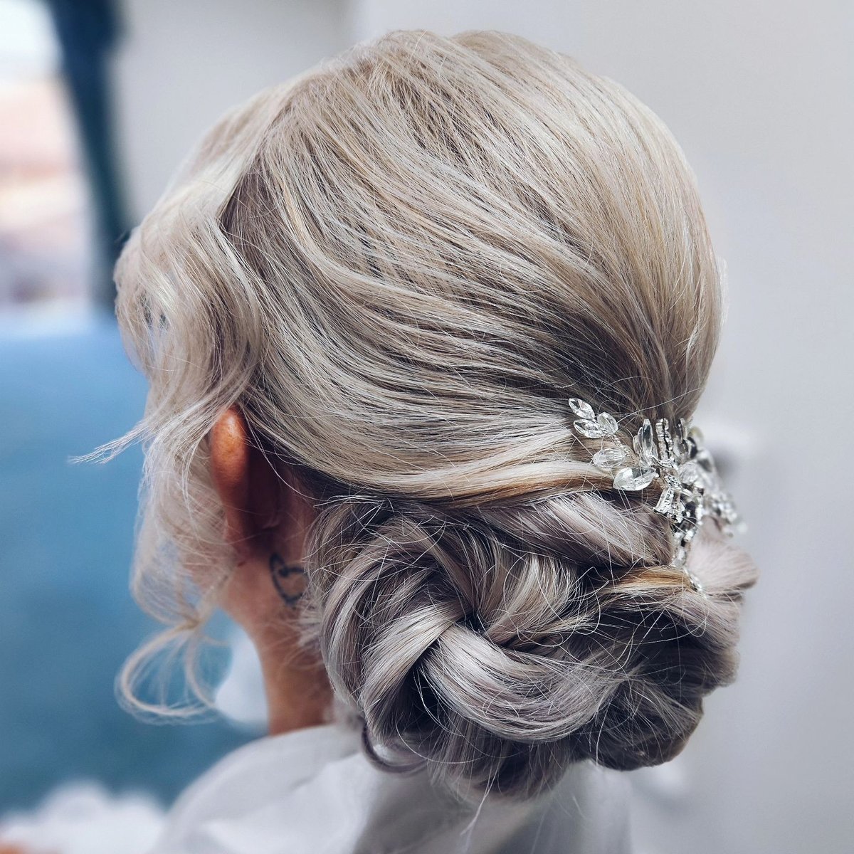 ChongKarren's tweet photo. Such a beautiful bridal style. Absolutely love it, created by @ellalouisehairstyling using our tools and products. Just wow. https://t.co/tQe2gchhWt