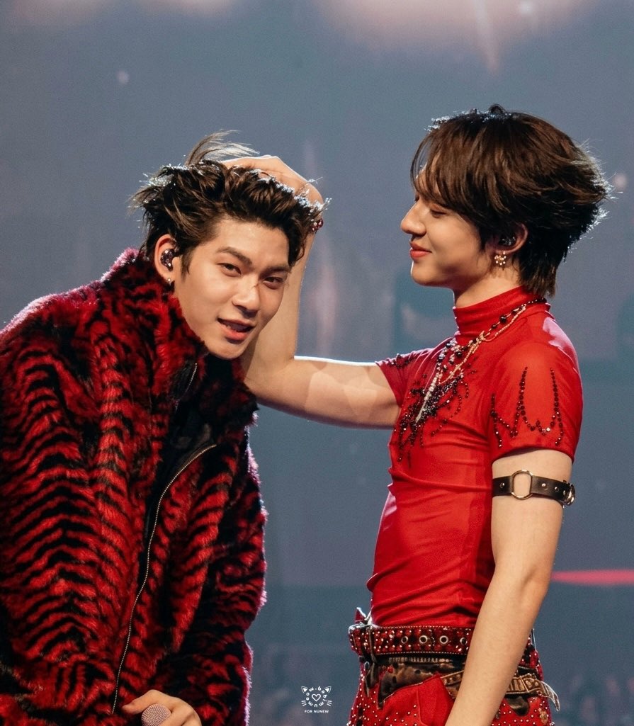 babimumeow's tweet photo. พี่นุนิวรับเลี้ยงหมาเด็กทั่วราชอาณ���จักรมาก นูน่าของน้องตี๋ตี๋ พี่คนสวยของน้องภีม 🫳🏻🐶🦮

✿/ #NuNew : @CwrNew ˚𝜗𝜚.
#twnpich #peemwasu https://t.co/y0f6s2jQe2