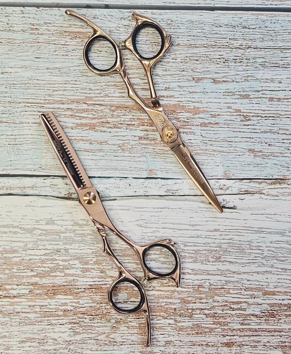 PatFraleyhrk's tweet photo. Introducing the Haito Rozu

Crafted for performance with rose gold elegance, these professional scissors deliver smooth, precise cutting every time. A standout tool that works as beautifully as it looks. https://t.co/zObRGREgxe