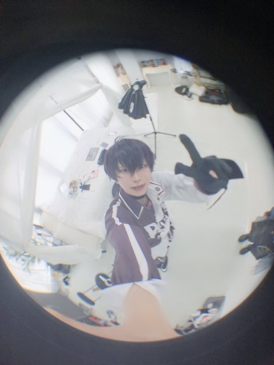 Nooooon04up's tweet photo. 新しいおもちゃを手に入れた私と散らかり放題なスタジオ https://t.co/Y8fnMEVdel