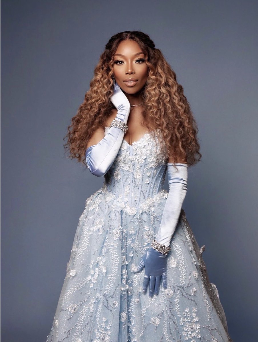 homme_dAffaires's tweet photo. THE Queen Cinderella! 👑🩵✨ https://t.co/NKJoUtx6jj