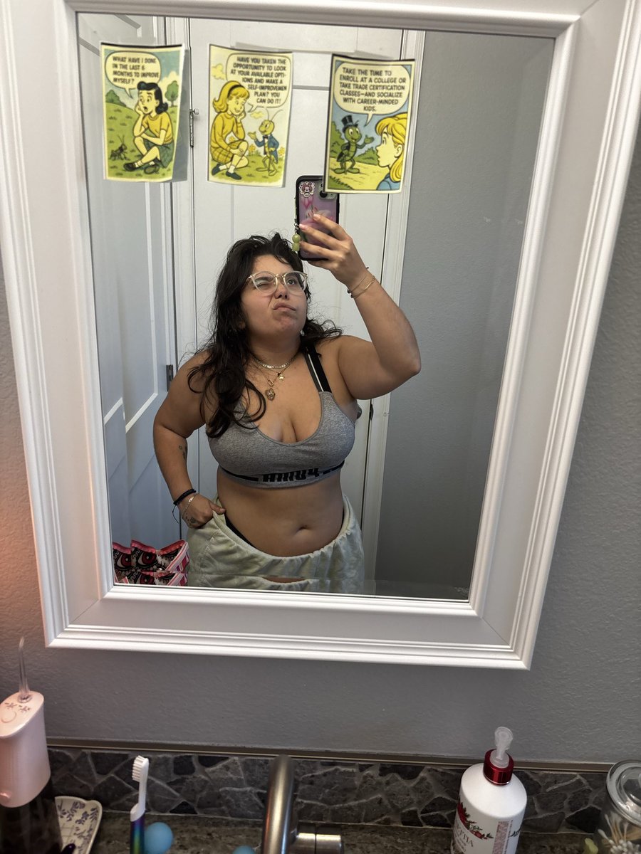 cloudypri's tweet photo. Good morning from your favorite #thicc #latina 🤍 https://t.co/cGsgWgRW0d
