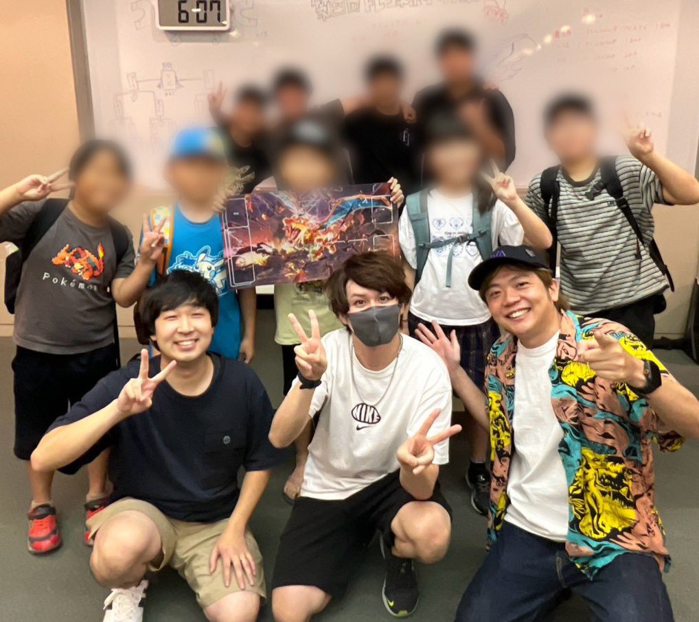 Toreca_connect's tweet photo. 【トレコネポケカフェス】

改めてご参加頂いたみなさま。
ご協力いただいた方々。
ゲスト参加頂いた北野さん。

皆様に改めて感謝申し上げます。

今日1日を通して
大人も子供もみんなが楽しく
真剣勝負している様子を見て
カードショップを開いて本当に
良かったなと思いました。

純粋にカードを楽しめることが
本来のカードゲームだと
改めて感じた1日でした。

お陰様でトレカコネクトは
たくさんの素敵なお客様と
子供達に支えられてます。

外部の方が見たら身内で
楽しんでるように見えるかもしれません。

ですが、自信を持って言えます！
トレコネの環境はカードプレイヤーを
繋ぐことのできるパワーを持ってます！

1人でも、友達とでも、家族でも
たくさんの人がトレコネで
カードを通じて仲良くなってもらえたら
とても嬉しく思います。

本日は最高の1日を
ありがとうございました。

今後ともトレカコネクトを
よろしくお願い申し上げます。

店長より

#トレカコネクト
#南浦和
#カードショップ
#ポケカ
#埼玉
#大会