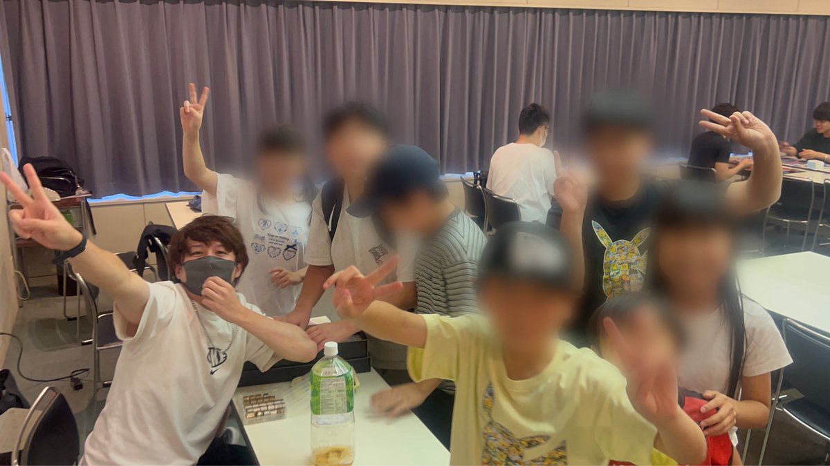 Toreca_connect's tweet photo. 【トレコネポケカフェス】

改めてご参加頂いたみなさま。
ご協力いただいた方々。
ゲスト参加頂いた北野さん。

皆様に改めて感謝申し上げます。

今日1日を通して
大人も子供もみんなが楽しく
真剣勝負している様子を見て
カードショップを開いて本当に
良かったなと思いました。

純粋にカードを楽しめることが
本来のカードゲームだと
改めて感じた1日でした。

お陰様でトレカコネクトは
たくさんの素敵なお客様と
子供達に支えられてます。

外部の方が見たら身内で
楽しんでるように見えるかもしれません。

ですが、自信を持って言えます！
トレコネの環境はカードプレイヤーを
繋ぐことのできるパワーを持ってます！

1人でも、友達とでも、家族でも
たくさんの人がトレコネで
カードを通じて仲良くなってもらえたら
とても嬉しく思います。

本日は最高の1日を
ありがとうございました。

今後ともトレカコネクトを
よろしくお願い申し上げます。

店長より

#トレカコネクト
#南浦和
#カードショップ
#ポケカ
#埼玉
#大会