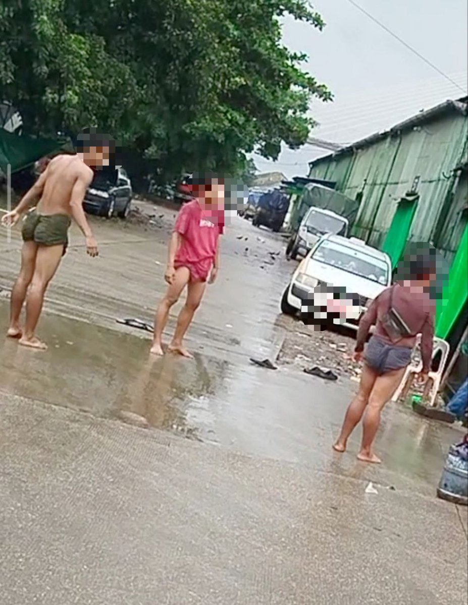 Shweyangon1's tweet photo. ပုဆိုးတွေနဲ့ မိုက်နေတာ #longyi myanmarhunks #hunks https://t.co/DVuLWSjZxt