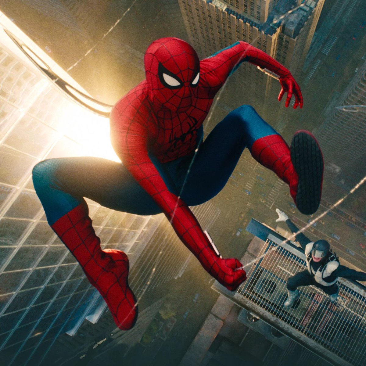 tracklist's tweet photo. “Homem-Aranha: Um Novo Dia” se tornou o filme de MAIOR bilheteria da história do Homem-Aranha ao ultrapassar US$ 2 bilhões em bilheteria mundial. https://t.co/h9Qruw8aqN