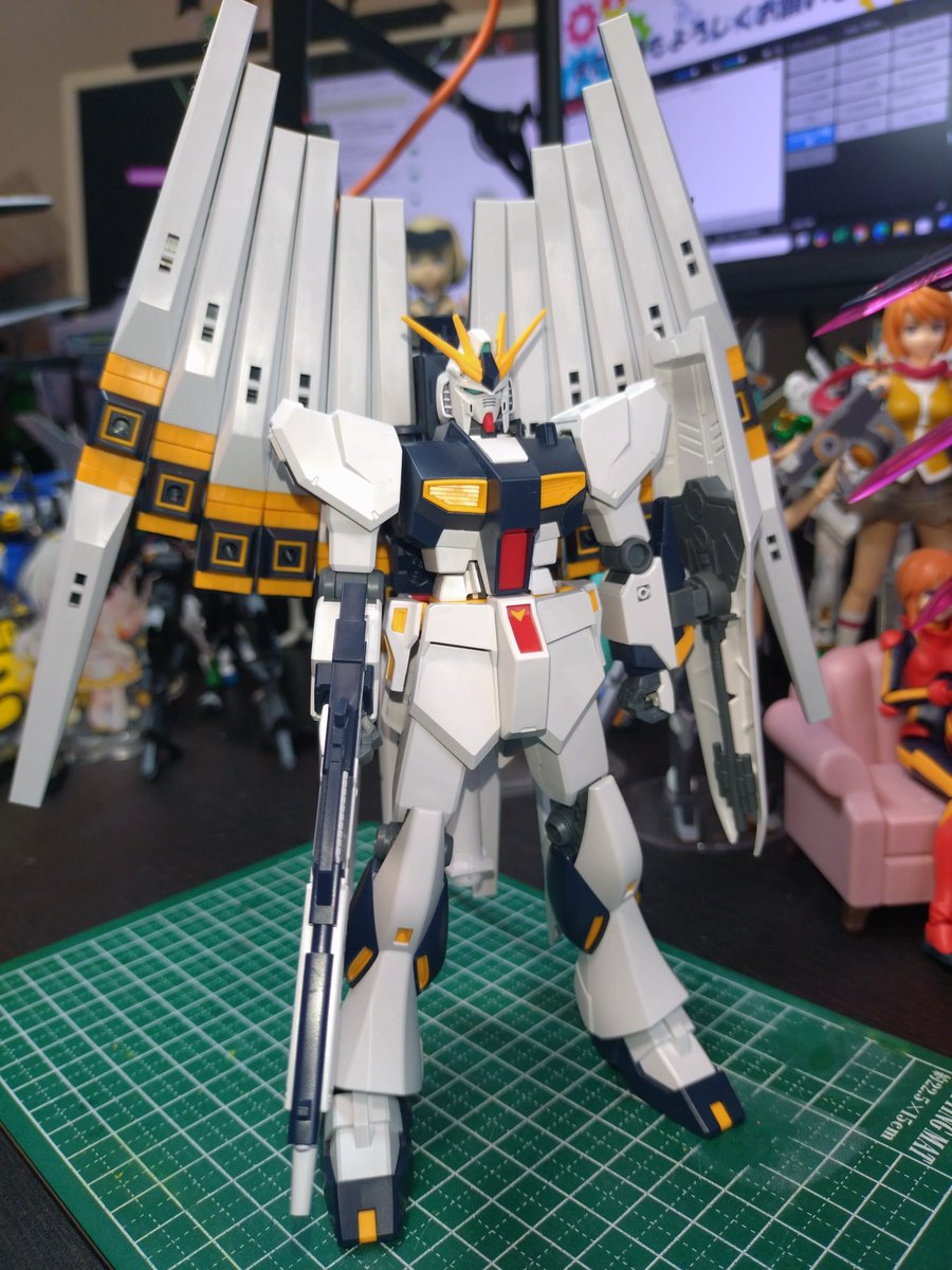 rezaluto's tweet photo. EG1/144νガンダム ダブルフィン・ファンネル仕様完成です。
フィン・ファンネル12枚組むの疲れました。
#SummerモデリングT製作会2026
#完成 #遅刻 https://t.co/IbDokTVKrC