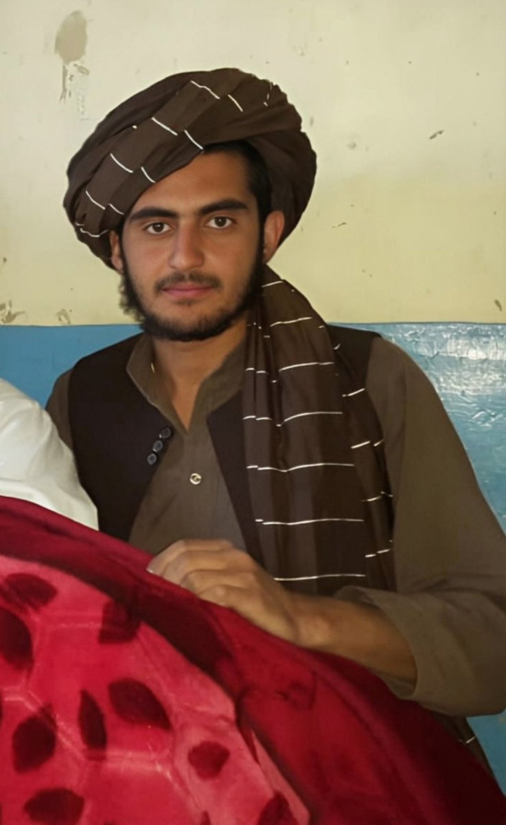 omar_ehsanullah's tweet photo. عادى نن د آزادۍ ورځ ده، خو زما زړه د خوښۍ پر ځای د خپل شهEد ورور په یاد ژاړي.
ورورجان ته د اسلام، وطن او د خپلې خاورې لپاره شهEد شوې؛ ستا قرباني هېڅکله نه هېریږي.
ستا نشتون زما تر ټولو لوی درد دی، خو ستا شhادت زما لپاره تر ټولو ستر ویاړ دی.
الله ج دې شhادت قبول کړه، جنت الفردوس https://t.co/2vEtqNvXu2