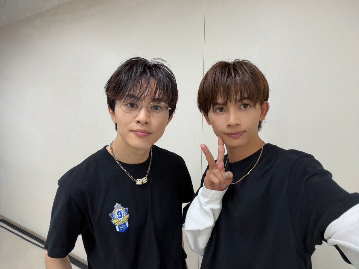 naoya_k_staff's tweet photo. エビライ全学期終わりました！！！

各々好きになったタイミングは違えど間違いなくあなたがいるから今があるよ
いつもありがとう

あの時兄の背中を追ってよかった

EBiDANになれてワンエンでよかった
まだまだここからいくぞ

これからもよろしくね☻
明日からまた自分のペースで✌︎

byなおや https://t.co/zwbHgiAjOn