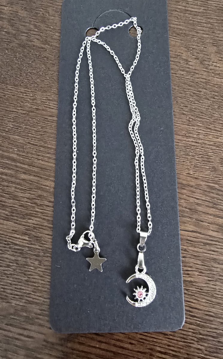 yokoyoko_leo's tweet photo. 最近はポーチ続いてたので今回は久しぶりのハンドメイド🥰みなさんの取り掛かりが早いのでつられて🤭いつも��前日に慌てて袋詰め💦明日から自分のものをちょっと作ろうかな……間に合うかな
#SOTUS10thYearConcert
#KristSingto　#คริสสิงโต https://t.co/GqtAe0aI08