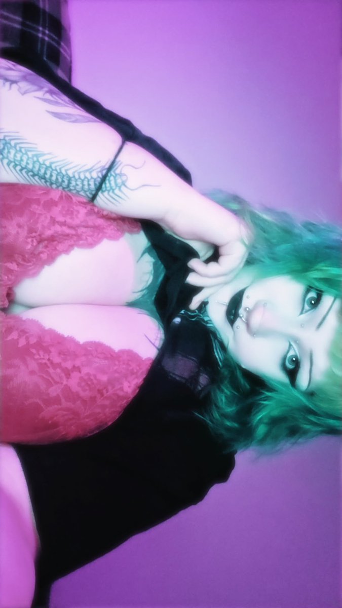 _GothicLuna_'s tweet photo. Be a good boy and bark for me? 

#goth#nsfw#gothic#camgirl https://t.co/N2TmPLscGe