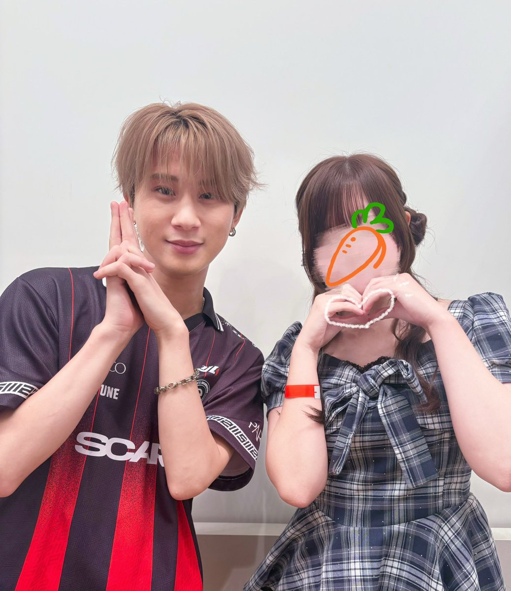 1cecrearn15's tweet photo. SZファンミ行ってきた〜！
2列目でめっちゃ近くてイベントも交流会も楽しかった(≧▽≦)
たらこくんにハート撃ち抜いて貰っちゃった(♡∀♡〃)髪色褒めて貰ったから一生髪色変えないw!
テンパって言いたいこと全然言えなかったことだけが後悔⸝⸝𖦹 ·̫ 𖦹⸝⸝ https://t.co/o3lciJdvsT