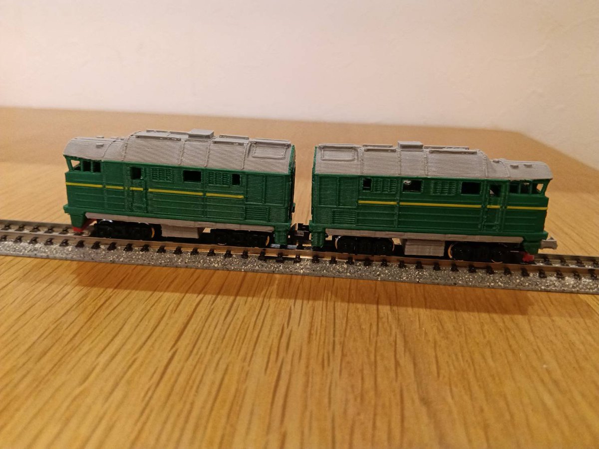 cocokoubou's tweet photo. 半鉄カラーシリーズ　ソ連・ロシア　2TE116タイプディーゼル機関車のショーティーモデルです。
彩色済みマルチカラー3Dプリントキット2両セットとなります。
足回りはBトレ用動力と台車を使用します。

同じく重連タイプで2M62も試作中です。

#Nゲージ 
#鉄道模型 https://t.co/uDn891Of7h