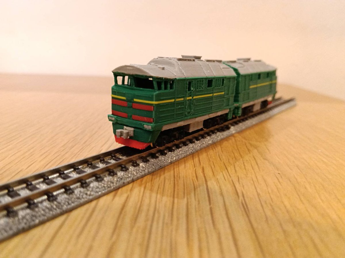 cocokoubou's tweet photo. 半鉄カラーシリーズ　ソ連・ロシア　2TE116タイプディーゼル機関車のショーティーモデルです。
彩色済みマルチカラー3Dプリントキット2両セットとなります。
足回りはBトレ用動力と台車を使用します。

同じく重連タイプで2M62も試作中です。

#Nゲージ 
#鉄道模型 https://t.co/uDn891Of7h