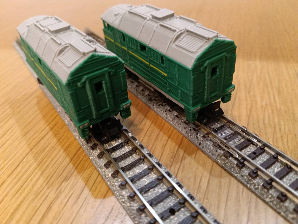 cocokoubou's tweet photo. 半鉄カラーシリーズ　ソ連・ロシア　2TE116タイプディーゼル機関車のショーティーモデルです。
彩色済みマルチカラー3Dプリントキット2両セットとなります。
足回りはBトレ用動力と台車を使用します。

同じく重連タイプで2M62も試作中です。

#Nゲージ 
#鉄道模型 https://t.co/uDn891Of7h