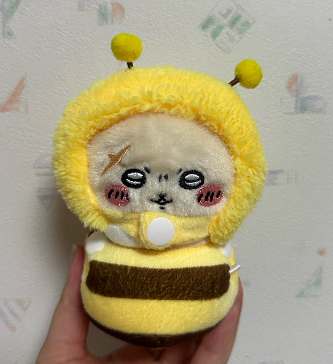 mi7j0uh's tweet photo. 元々は違うキャラ用で合わせてたぬい服をラッコ先生にも着せてみた🐝 https://t.co/NfebxLFPyb