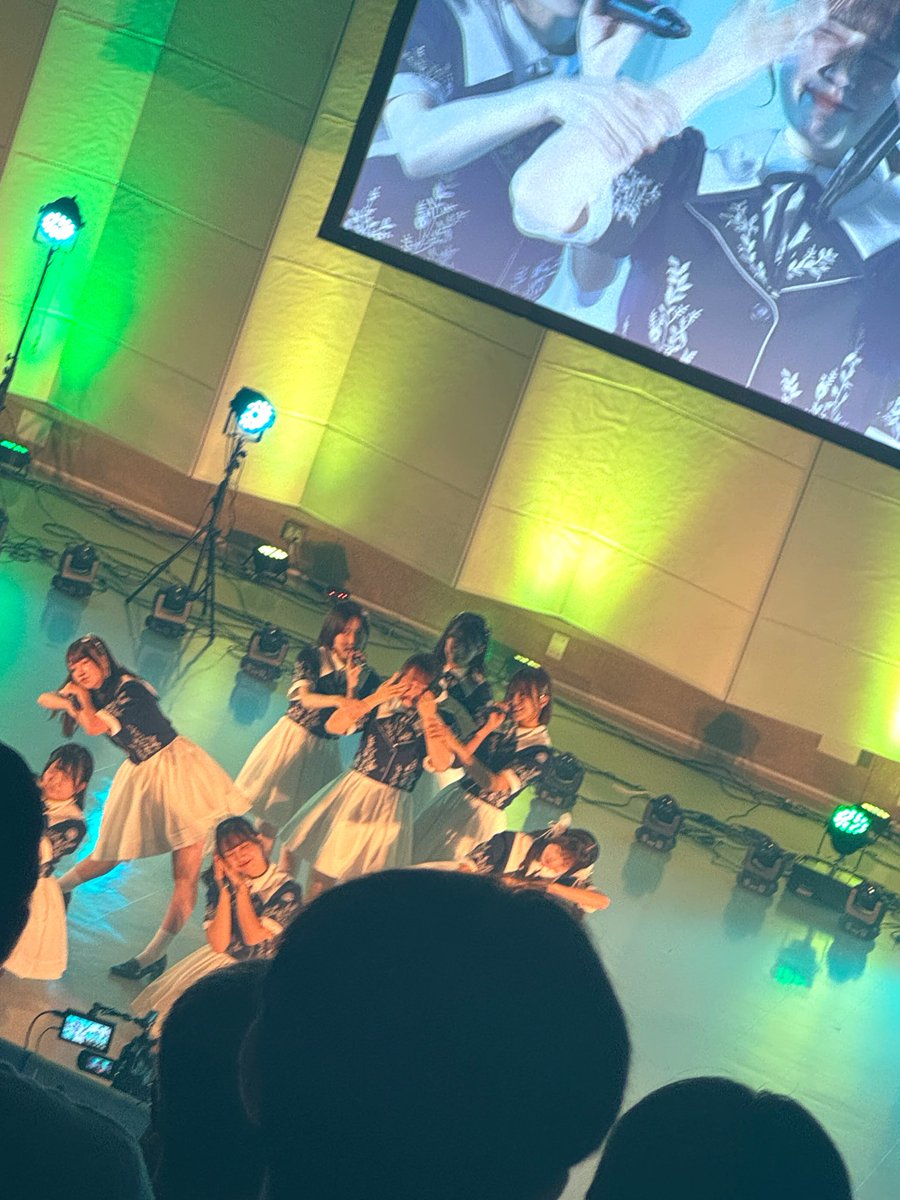 morimarimo21's tweet photo. 今日！RainTree！名古屋2日目ラジオイベ！遠征泊まりとか久々な気がするっ！コントだったりライブたくさんだったりと満足した！握手はいちひなた！ひなたとは数回目だけど飛鳥ちゃんの話して楽しかった！いちはなんか楽しそうだった！ライブで煽られた！また名古屋来てくれよなっ←

#紬吉 https://t.co/hfbvTAX79Q