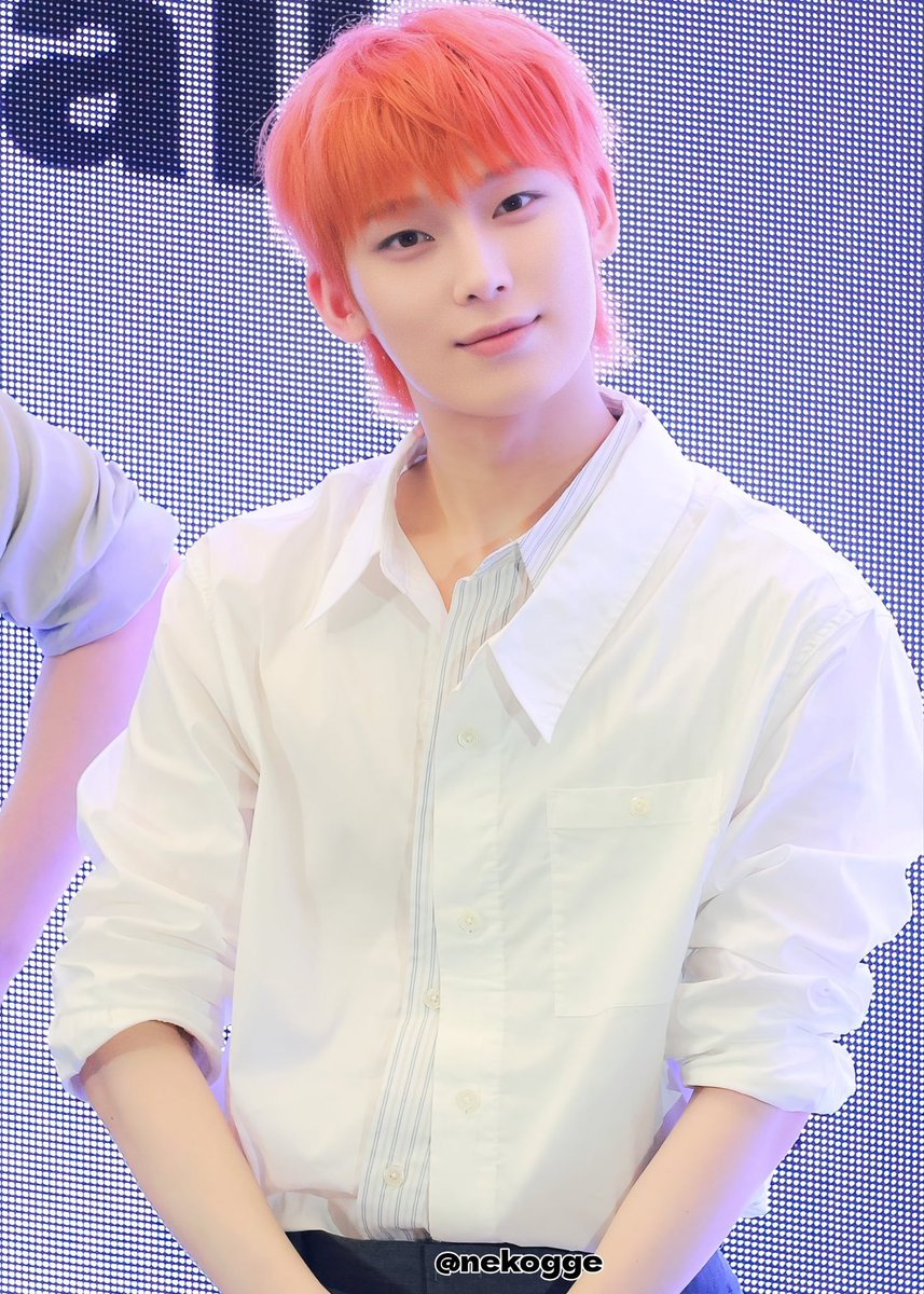sunnstarluv's tweet photo. my honest reaction is that he can dye his hair any color and it will still look good on him cuz hes naturally handsome 😛 https://t.co/KOHRh5i5rw