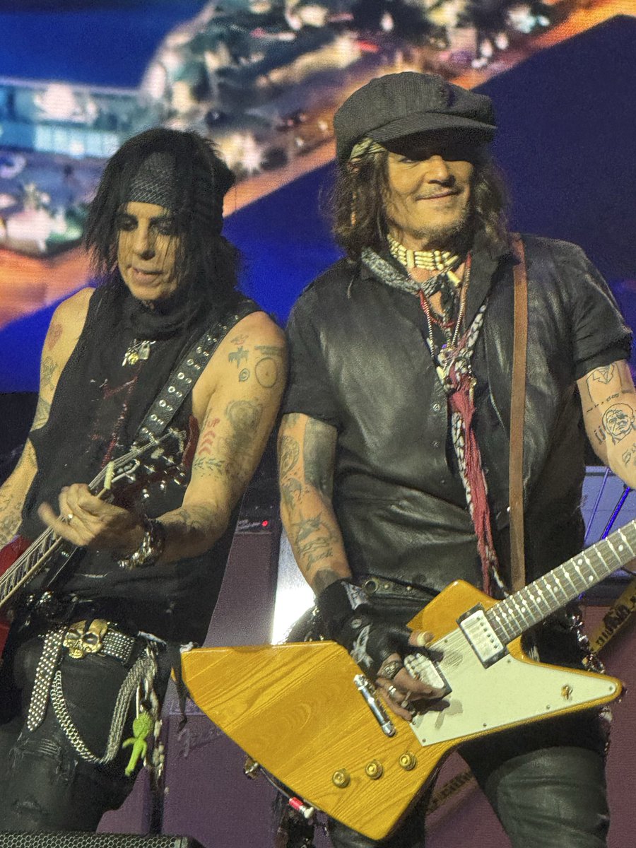 SookieStack53's tweet photo. @GellertDepp These guys were on fire 🔥 🤘🦇 https://t.co/GzE4GqMIAY