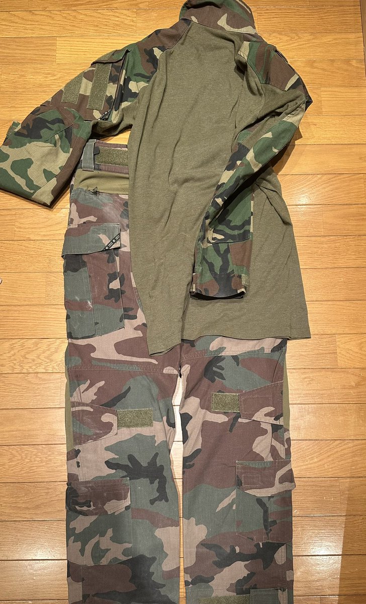 ZIRUGU_L's tweet photo. ダブルネームg3 ウッドランド
上下セット［バラ売りはしません］

購入して撮影等で使ってたので使用感ありです
年代によって色味が違います
こちらは上下で色味が違いますのでご注意を。
黄色味が強いのがシャツ
茶色味が強いのがパンツです
黄色が新めだった気がします
送別10万円で
#ミリタリー物販 https://t.co/UHr5KhvcYO