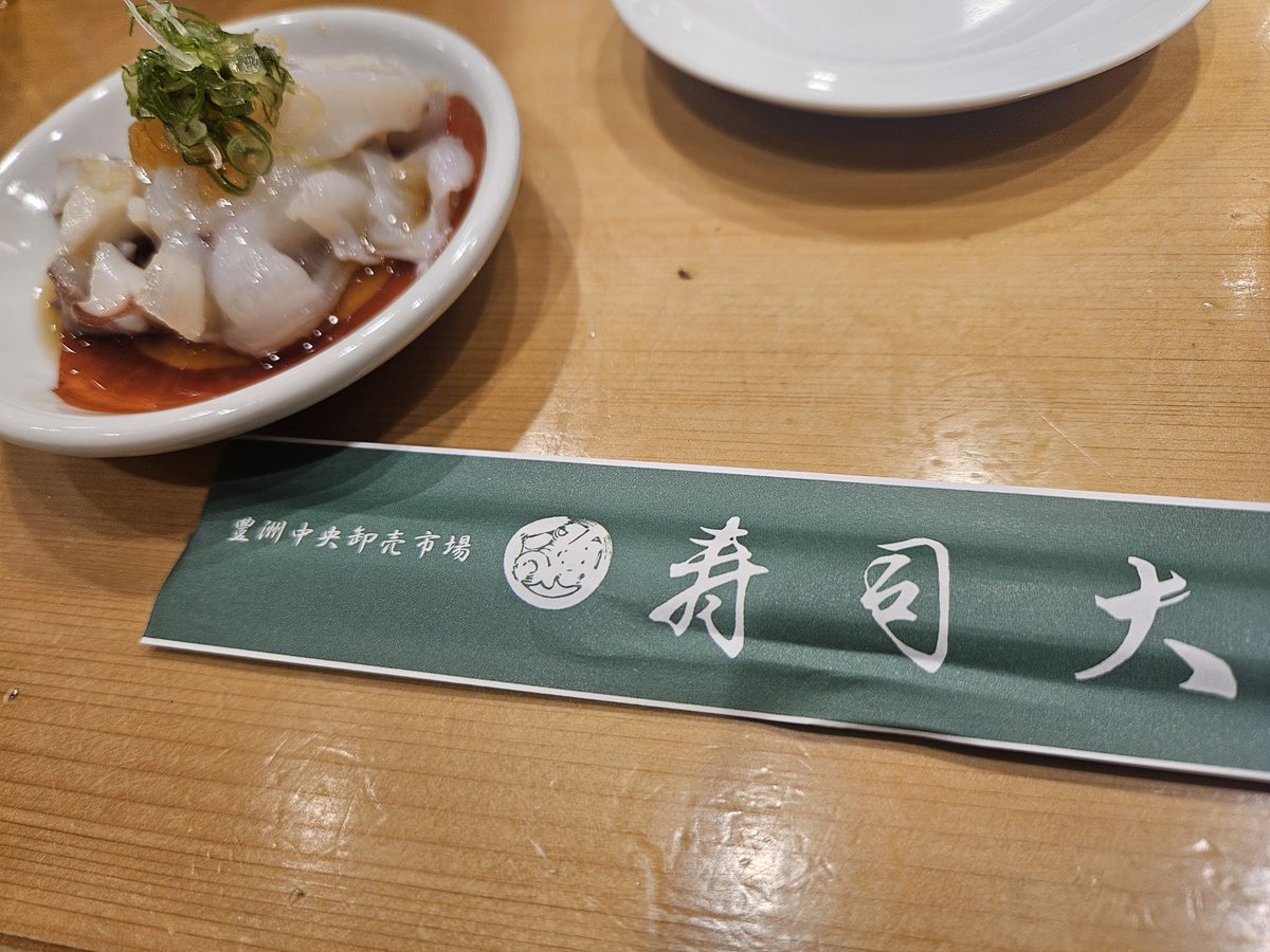 legendzkakeru's tweet photo. 先週の生存報告
月 千葉 落語教育
火 休み
水 千葉 国語授業
木 イベント打ち合わせ2件
金 東京 落語会
土 千葉 国語授業
日 休み

お世話になった方々にご飯に連れて行ってもらいました。あと、11月東京でお笑いライブ出ま！順風満帆に見えるでしょ？
2ヶ月ガス代払ってなくて止められました…。 https://t.co/UPTjxeGP1E