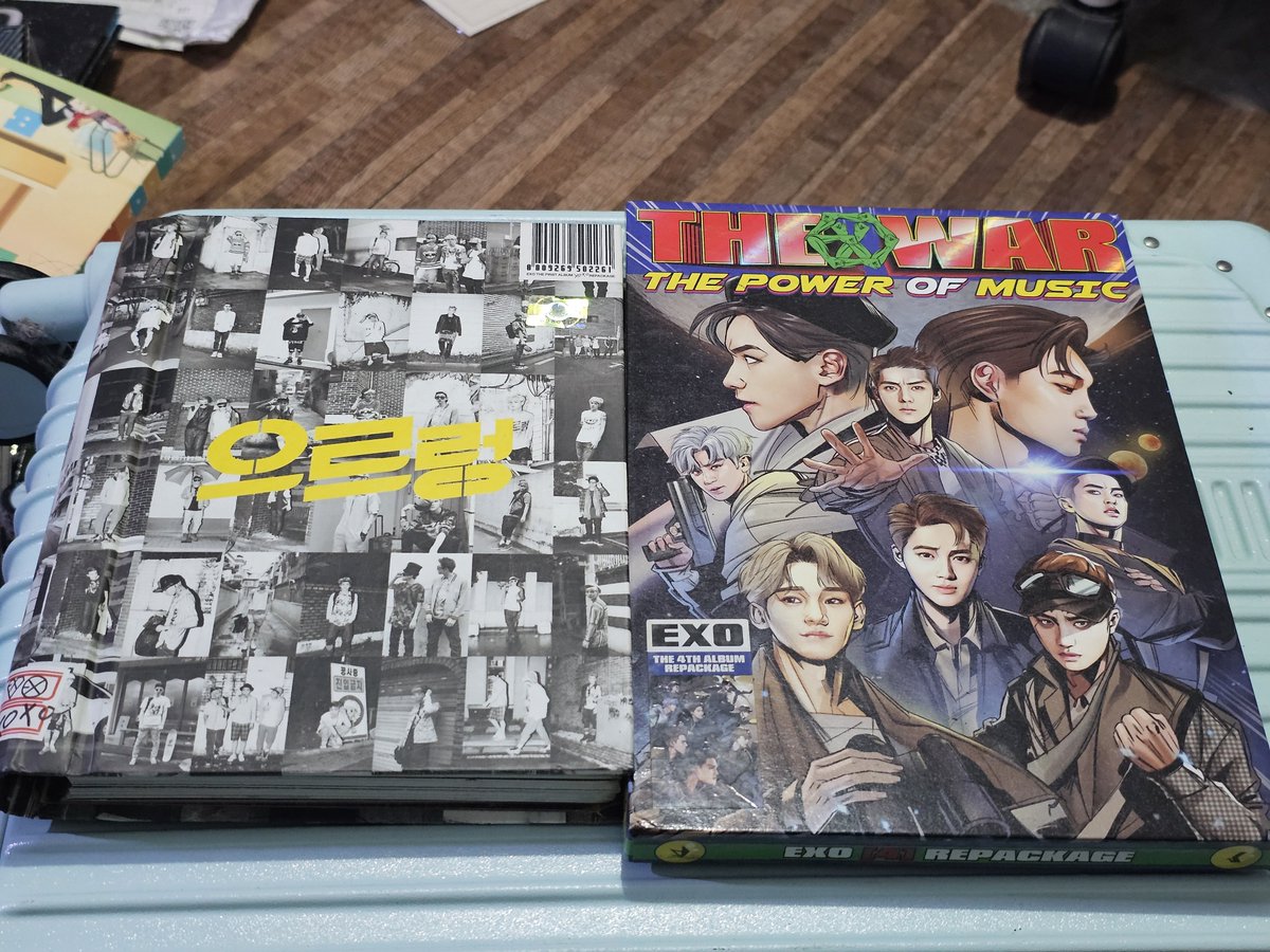 mmmhadeinyou's tweet photo. wts lfb exo albums 
╰ 200 ea, will give discount if getting more
╰ onhand &amp; ready to ship. 

🏷️: exo albums kai suho chanyeol do chen baekhyun do lay xiumin https://t.co/u4Nl3fKukS