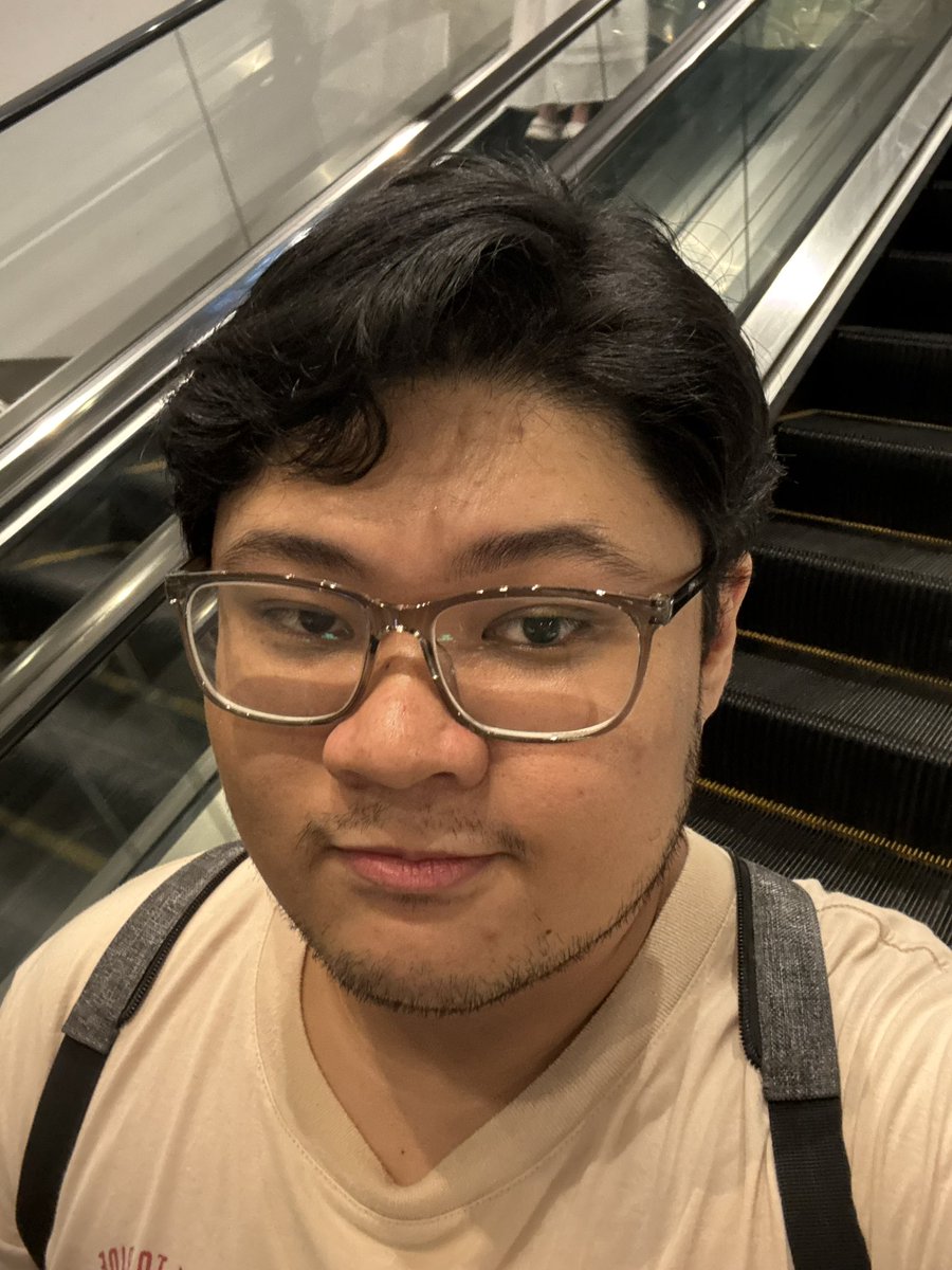 pinklasagna__'s tweet photo. first day tomorrow, got a fresh cut ✂️ https://t.co/7L9Iv1rewn