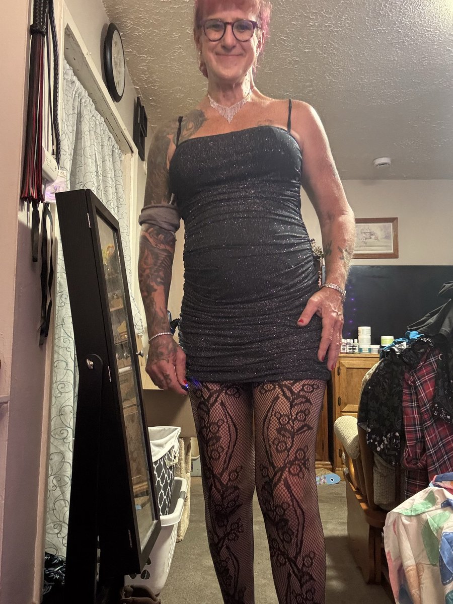 TabbyStanley68's tweet photo. Went out last night. Wanted to look fabulous and I think I nailed it. https://t.co/GvAzo2JKn7