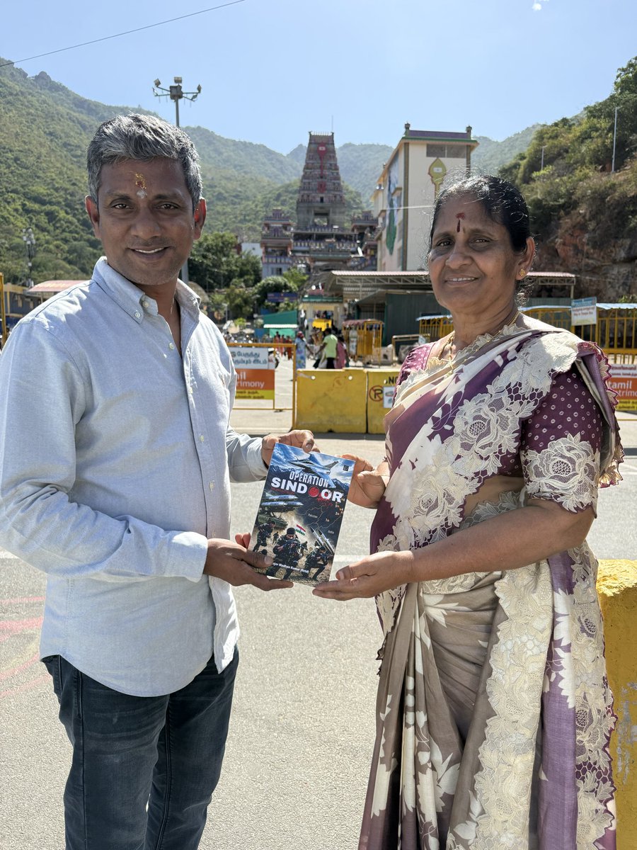 major_madhan's tweet photo. Happy to present  our book -Op Sindoor -The untold story to Mrs Vijayalakshmi, Founder- Vian Veenai school at Marudhamalai Murugan temple today 🙏🏽🇮🇳 This book will now we reviewed by the school student’s !
Jaihind 🇮🇳🇮🇳🇮🇳 https://t.co/Qs3D2EeeX4