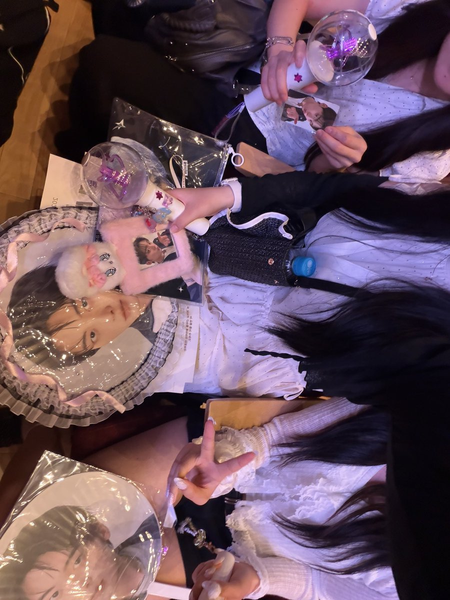 _2yoon0_'s tweet photo. 直筆サイン当たったよ〜🎀🎶
오빠 きょうも たくさんの しあわせ ありがとう^  ̳   ̫   ̳^ ♡
みつけてくれたの嬉しかった(ᐡ⸝⸝ᴗ  ̫ ᴗ⸝⸝ᐡ) https://t.co/uywIRThlFh