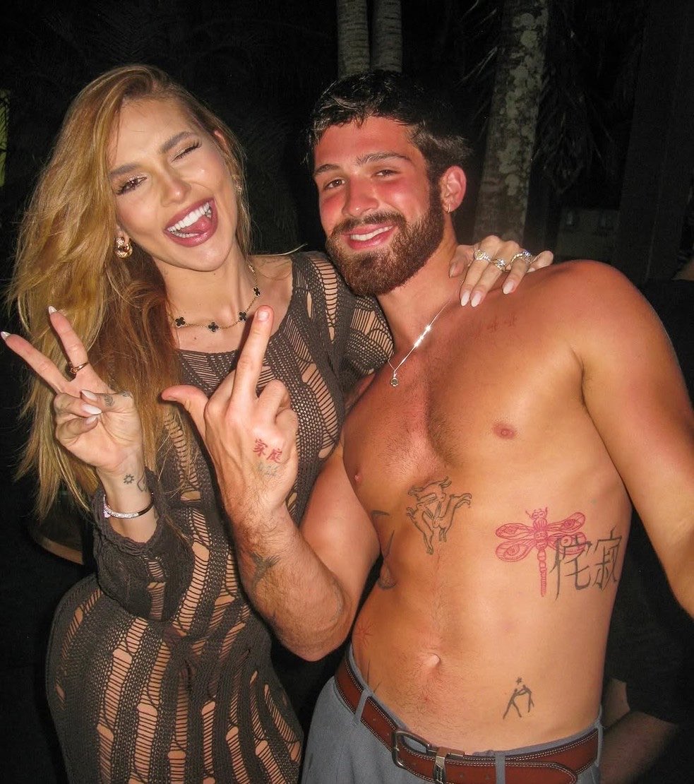 rindocasal's tweet photo. 🚨Eu até hoje queria entender o motivo da Bruna Marquezine não ter aparecido em NENHUMA foto ou story no aniversário do João Guilherme, na fazenda do Leonardo 🗣️ https://t.co/NnedaK3tle