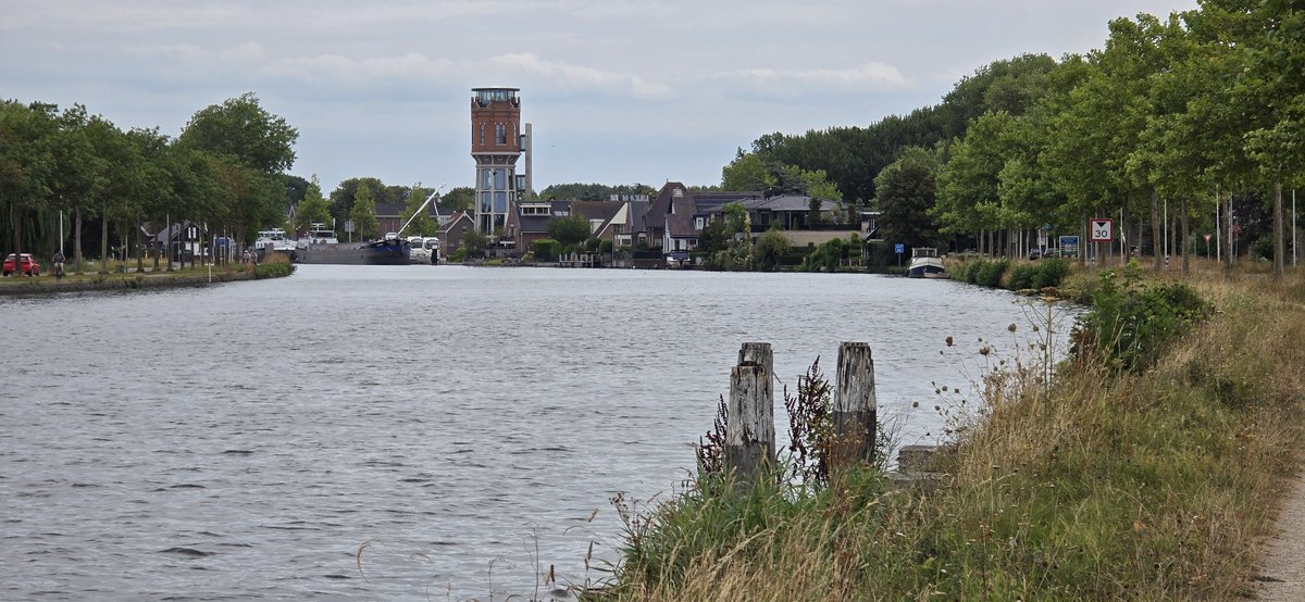 Martin1960's tweet photo. Langs den Rijn via Zoeterwoude, #Hazerswoude en #Koudekerk nu weer terug in bewolkt #Alphen 😎🚴♀️☁️ https://t.co/97z7SGbMfB