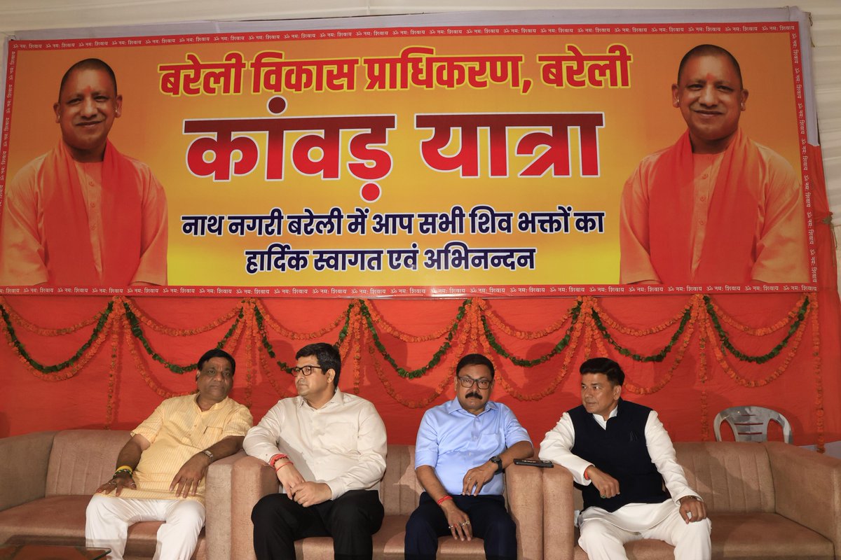 dmbareilly's tweet photo. बरेली विकास प्राधिकरण द्वारा बदायूं रोड प्रवेश द्वार पर आयोजित कांवड़ सेवा शिविर में श्रद्धालुओं पर पुष्प वर्षा कर उनका स्वागत एवं अभिनंदन किया गया। इस अवसर पर श्रद्धालुओं के लिए भंडारे का आयोजन किया गया तथा टी-शर्ट का वितरण भी किया गया। शिविर के माध्यम से कांवड़ यात्रियों को आवश्यक सुविधाएं उपलब्ध कराते हुए उनकी सेवा एवं सत्कार किया गया।