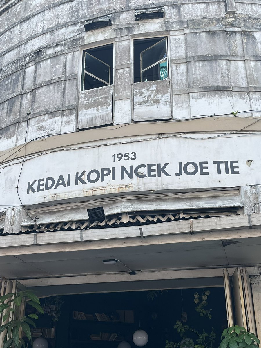 bluemarklees's tweet photo. SUKABUMIIIII🪷🌸💓 akhirnya bisa jalan jalan ke sukabumi setelah sekian lama direncanakan tp gajadi2</3 inii aku &amp; temenku full seharian makan dan jalan jalan liat2 museum dan beli oleh oleh SERUUUU BANGET bakal kesini lagi kalau ada waktu😙 https://t.co/7Wd41Fay9Q