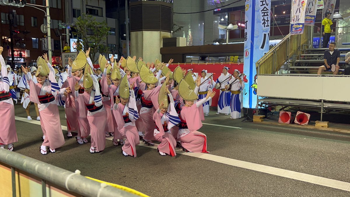 qpdrs178's tweet photo. 昨日は本場徳島の阿波踊り見に行ってきた！！

何気に初めて行ったけど、想像以上に凄かったし楽しかった！！😎 https://t.co/G3evMN1Rof