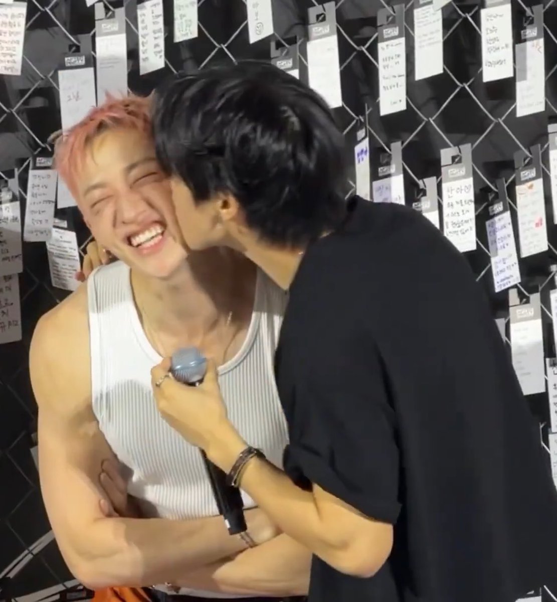 lixiesflower's tweet photo. THE SQUISHED CHEEK NOOOO (not bro trying to be nonchalant with those folded arms and fully cheesing😭) https://t.co/hvhPDowBUw