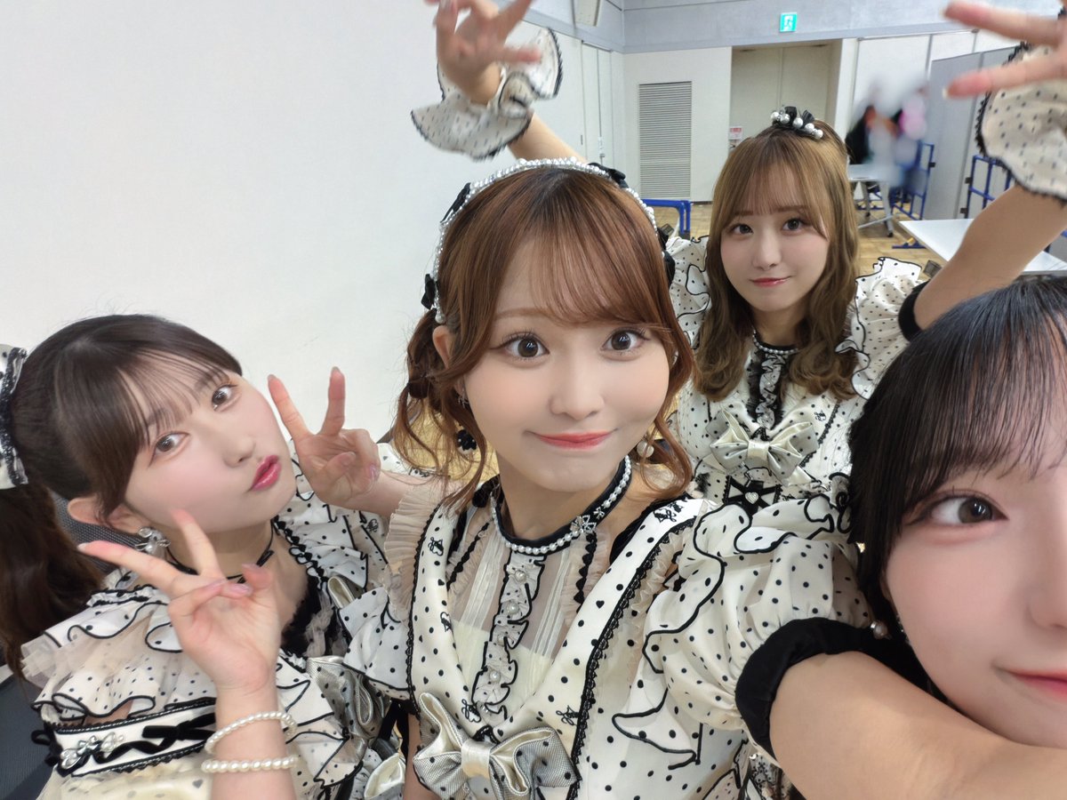 hana_oba's tweet photo. お見送り会
ありがとうございました♩

今週みんなに会える
イベントいっぱいだったの！

それぞれのタイミングで
会えることが嬉しいんだ😶✨

並んでくださった方もたくさんと...！
今日会えなかった子もまた会おうね😢

次は25日の品川でお会いしましょう⭐️ https://t.co/VbchOge7Lf