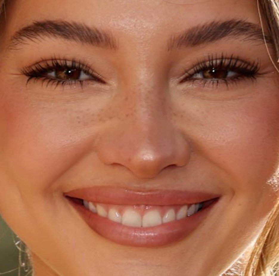 clinestorrie's tweet photo. BOM DIA GENTE os dentinhos as sardas os olhos A COVINHAAAAAA vou me matar https://t.co/KGOwDDcyQV