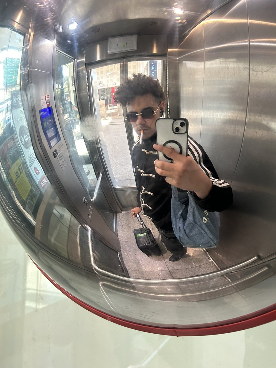 aminerssd's tweet photo. Bon, je rentre de vacances des petites lopes à dépouiller pour me remonter le moral… 💸🇲🇦

#cho7 #cashmaster #findom #paypig #moneyslave https://t.co/qtBm67WS6T