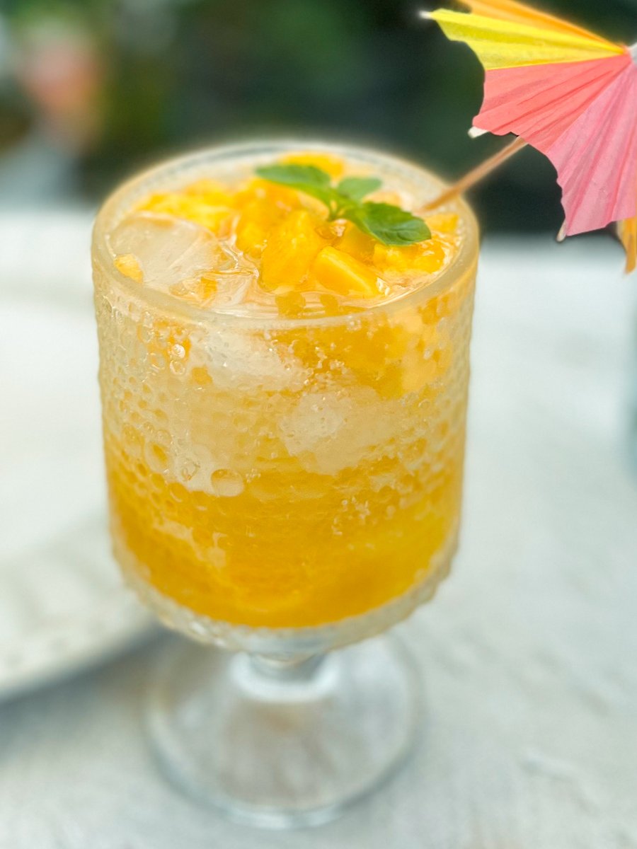 pandaton90's tweet photo. Just had the first crisp, iced mango of summer—sweet, juicy, and suddenly everything feels perfect. ， https://t.co/YJwHbCLSjE