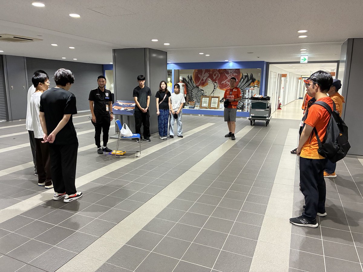 FORZA_EHIME's tweet photo. ナイスゲーム！
この調子で連勝と行きましょう！
ホーム鳥取戦撤収ボランティアにご協力頂いた皆さま、お疲れ様でした。大勢で手際よく活動出来たので、短時間で終わらせる事が出来ました。
次は中2日で天皇杯、水曜日にニンスタでお会いしましょう！#ehimefc https://t.co/AIEUxl540a
