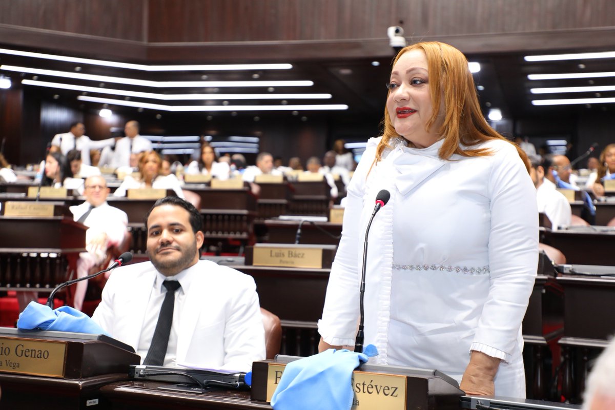 DiputadosRD's tweet photo. La vocera de la bancada del Partido Reformista Social Cristiano, Fiordaliza Estévez, presenta la plancha para conformar el Bufete directivo del bloque correspondiente al periodo 2026-2027, a Rogelio Genao (@RogelioGenaoLz), como vocero; y a su persona como vice vocera y secretaria.  

#DiputadosRD #SegundaLegislatura2026