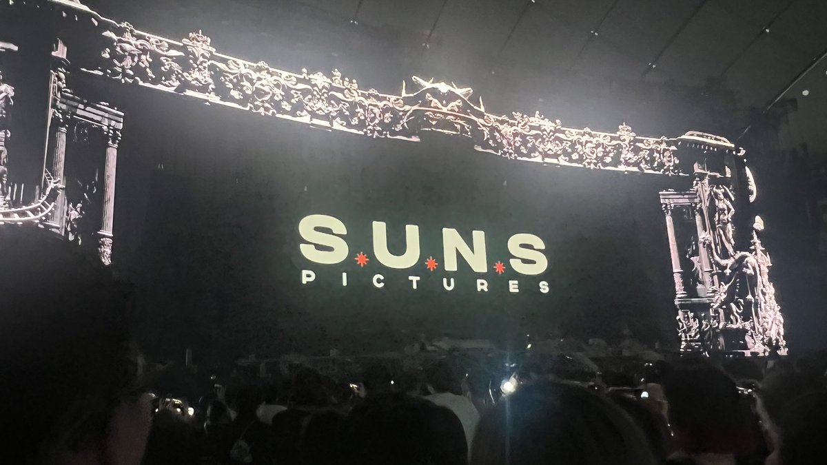 KNT_SKC's tweet photo. ライブ全てを沢山のMVを流していくようにした今回のライブ。というか映画。
MVに没入するということは音楽をちゃんと聴くということ。演出はそれを忠実に守っていた。
作った全映像作品、普通に見たいです。
ライブ映像作品の特典にしてください！
#THECINEMA https://t.co/fThU2J1kGM