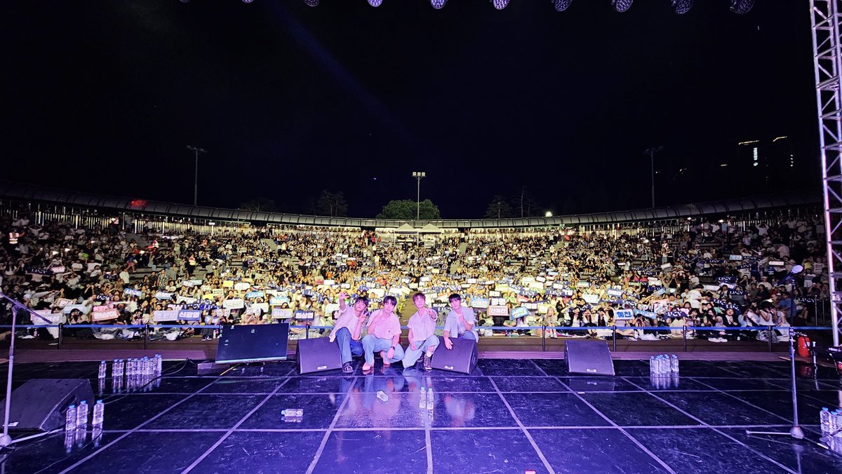 BANDLUCY_mystic's tweet photo. [#LUCY] 2026 안산 서머페스타&amp;여르미오

안산에서 펼쳐진 행복하고 시원한 여름밤🌙
왈왈이와 함께 만든 밤이라 더 아름다웠어요!

#루시 #신예찬 #최상엽 #조원상 #신광일 https://t.co/3zkKsoMb6B