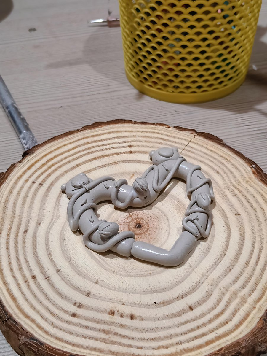 Bomico54's tweet photo. Shaping love into little art pieces 🤍✨ Here’s a sneak peek behind the scenes before this beauty gets packed and shipped!
​What do you think? Drop a 🤍 if you love handmade stuff!
​#ClayCrafts #HandmadeWithLove #SmallBiz #ArtistOnTwitter #HandmadeGifts https://t.co/RBTKv7wNZb