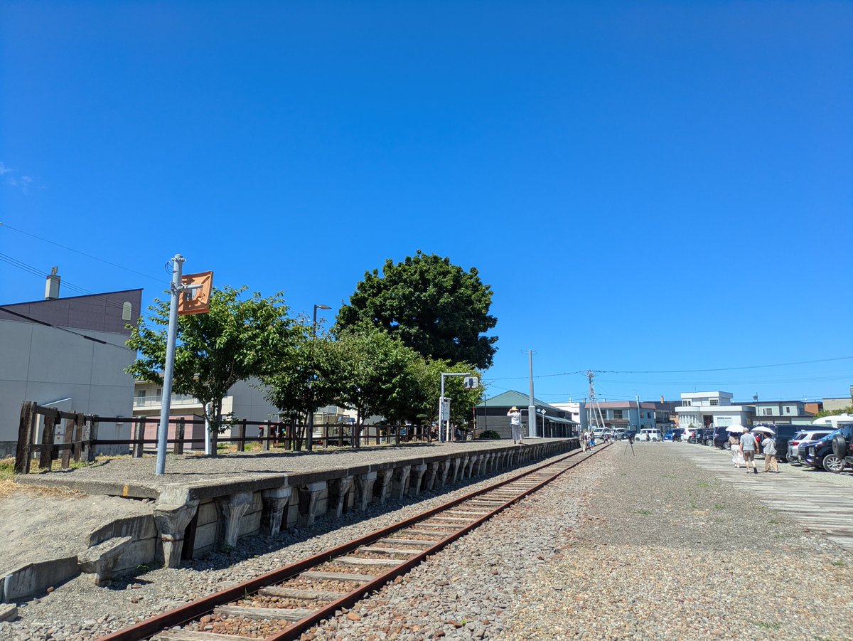 uchinootodo's tweet photo. 夏休み日記2
旧増毛駅→甘エビ丼→北竜ひまわり https://t.co/sZTko6WbQ2