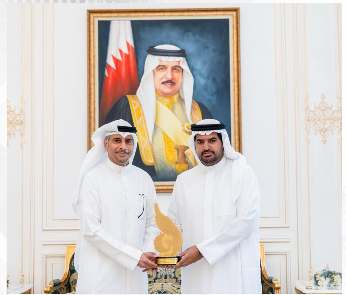 kuna_ar's tweet photo. وزير الدولة لشؤون الشباب والرياضة د. طارق الجلاهمة يبحث مع نائب رئيس اللجنة الأولمبية البحرينية الشيخ عيسى بن علي آل خليفة تعزيز التعاون الرياضي

- أشاد بما تحققه الرياضة البحرينية من إنجازات وما تشهده من تطور

https://t.co/EZ6btX0EVN

#كونا #الكويت https://t.co/oqc6flQ7FJ